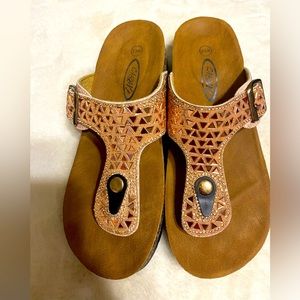 Caray! Glitter Buckle Flat Thong Sandals size 6 1/2 (37)